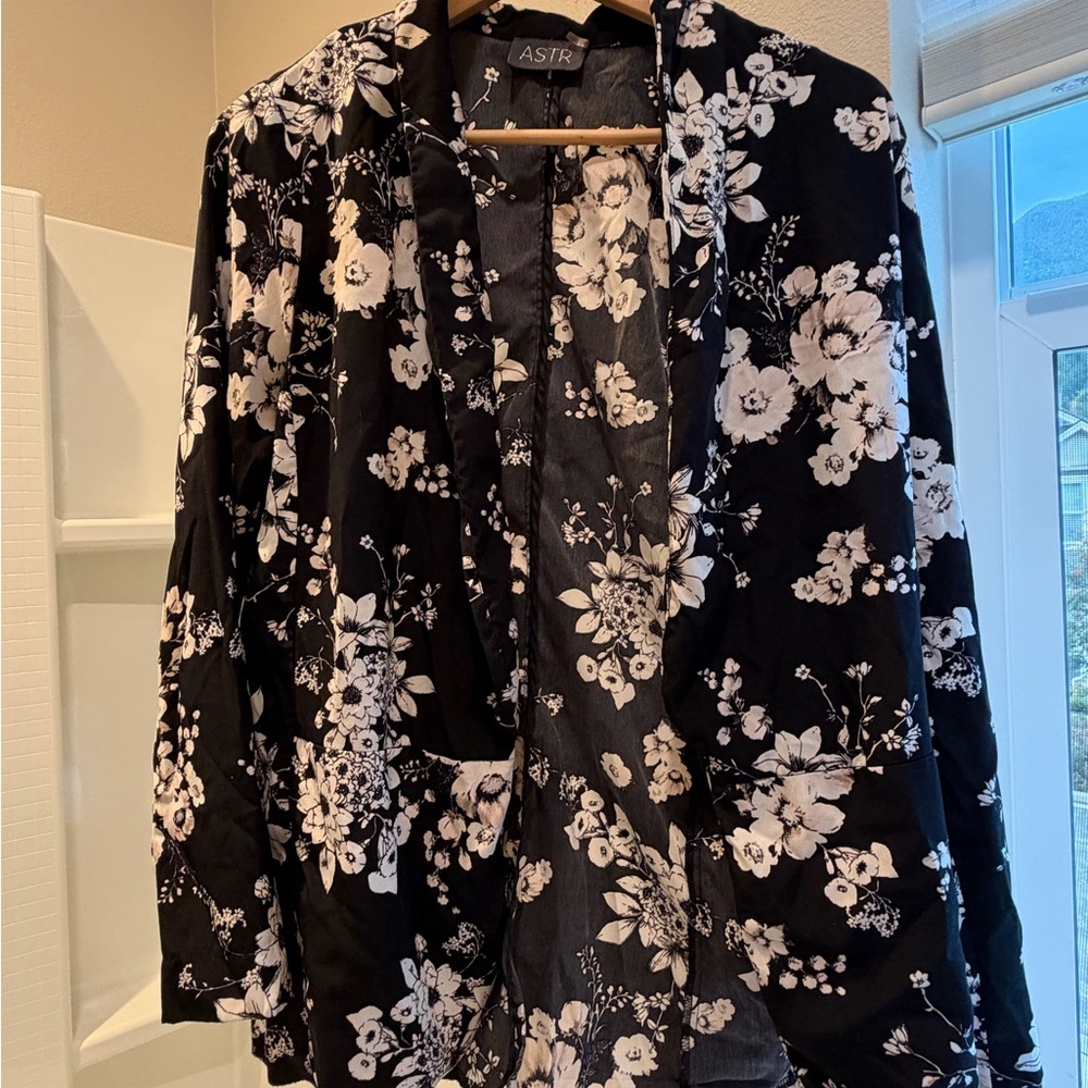 ASTR Black and White Floral Blazer